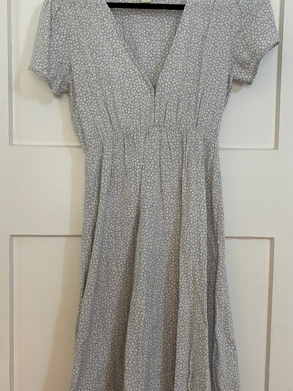 Billabong Light Gray Floral V-Neck Midi Dress